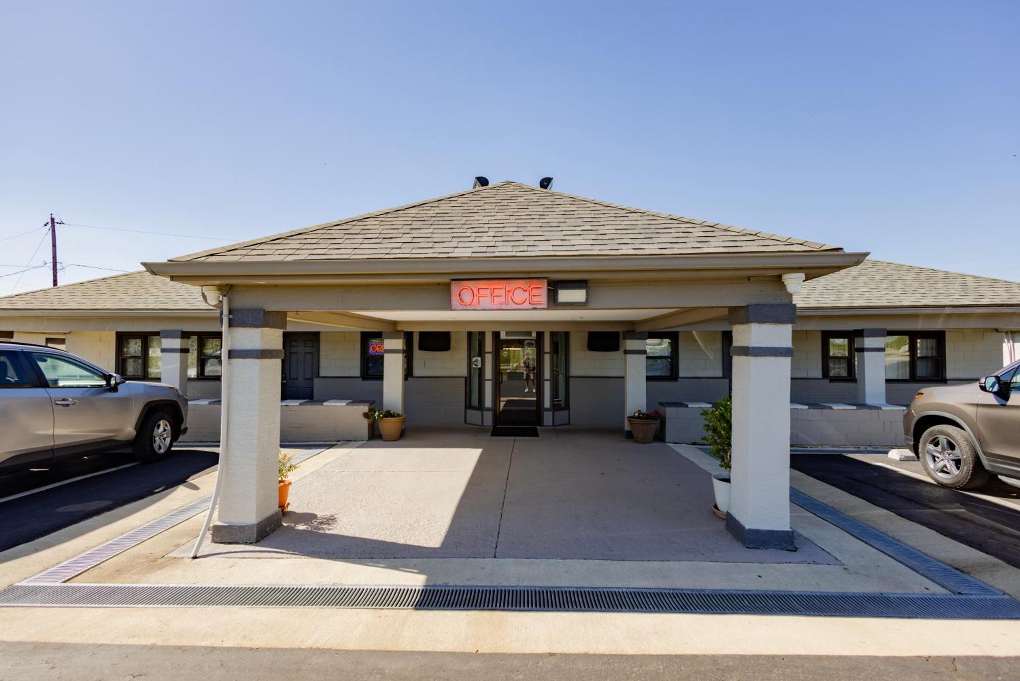Budget Inn Columbus Lockbourne Esterno foto
